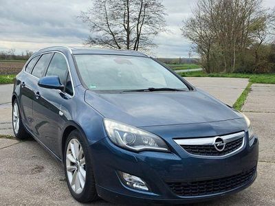 Gebraucht Opel Astra 179 PS (131 kW) 2011 Blau Kombi