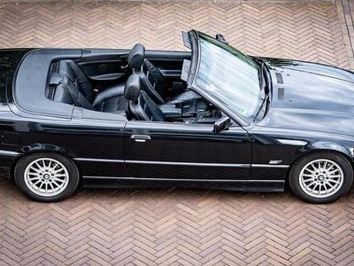 Gebraucht BMW 318 Cabriolet 115 PS (84 kW) 1994 Schwarz Cabrio