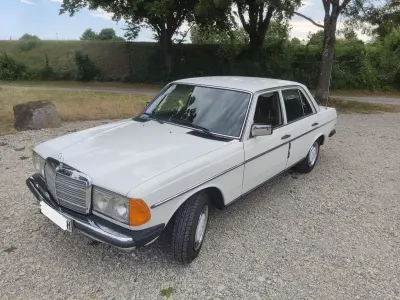 Gebraucht Mercedes 230 109 PS (80 kW) 1979 Weiß Limousine