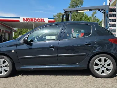 Gebraucht Peugeot 206+ 70 PS (51 kW) 2010 Kleinwagen