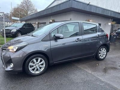 Gebraucht Toyota Yaris Hybrid Lounge 75 PS (55 kW) 2016 Grau Limousine
