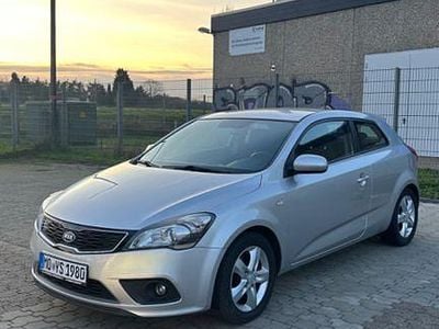 Silber Gebraucht 2012 Kia Ceed GT Kleinwagen | 3.750 €