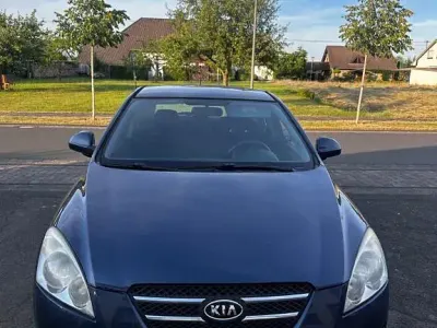 Gebraucht Kia Ceed Attract 109 PS (80 kW) 2009 Blau Kleinwagen