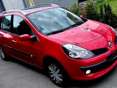 Używany Renault Clio II 75 KM (55 kW) 2008 Czerwony Sedan/Limuzyna