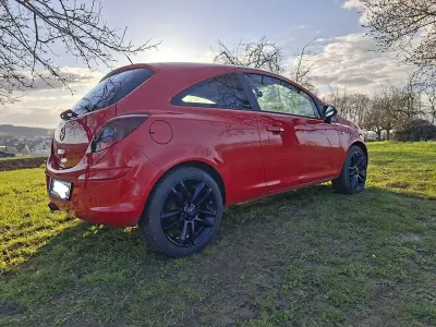 Gebraucht Opel Corsa Color Edition 87 PS (63 kW) 2011 Rot Kleinwagen