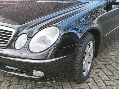 Second-hand Mercedes E320 Avantgarde 224 CP (164 kW) 2004 Negru Berlinǎ