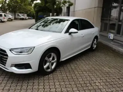 Używany Audi A4 S-Line 163 KM (119 kW) 2022 Biały Sedan/Limuzyna
