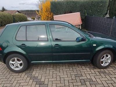 Usata VW Golf IV 75 CV (55 kW) 2000 Verde Berlina