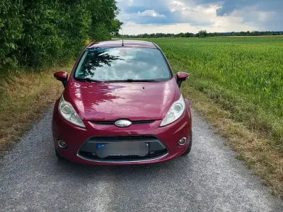 Gebraucht Ford Fiesta Titanium 82 PS (60 kW) 2009 Rot Kleinwagen