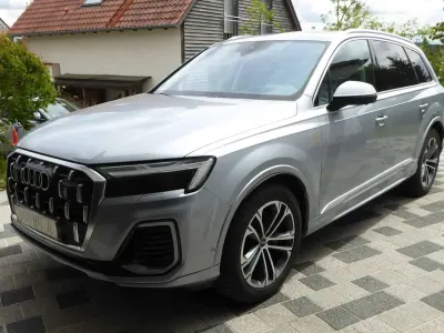 Używany Audi Q7 231 KM (169 kW) 2025 Srebrny SUV
