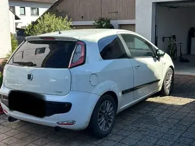 Gebraucht Fiat Grande Punto 77 PS (56 kW) 2011 Weiß Kleinwagen
