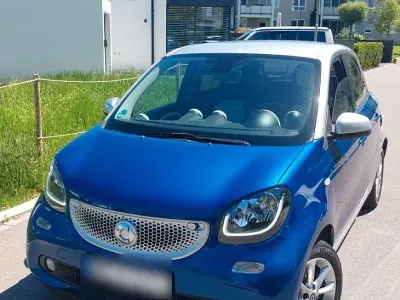 Używany Smart ForFour Passion 90 KM (66 kW) 2015 Niebieski Hatchback