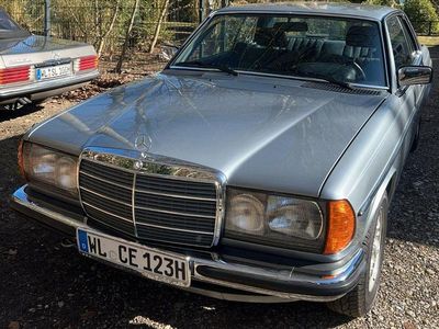 Second-hand Mercedes 230 136 CP (100 kW) 1984 Albastru Coupe