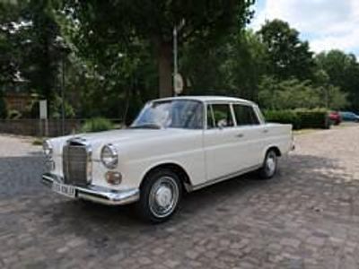 Gebraucht Mercedes 200 55 PS (40 kW) 1966 Weiß Limousine