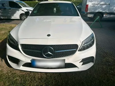 Gebraucht Mercedes C180 AMG line 156 PS (114 kW) 2019 Weiß Limousine
