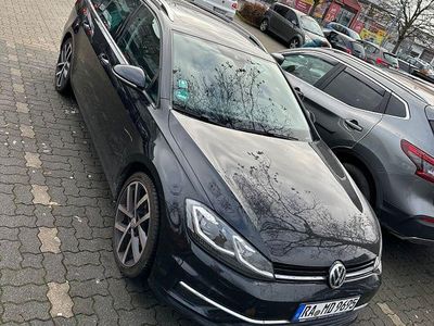 Schwarz Gebraucht 2017 VW Golf VII Highline Kombi | 17.300 € (Etwas zu teuer)
