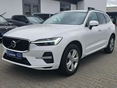 Gebraucht Volvo XC60 Core 197 PS (144 kW) 2023 Crystal white / metallic SUV