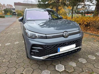 Gebraucht VW Tiguan R-line 150 PS (110 kW) 2025 Grau SUV