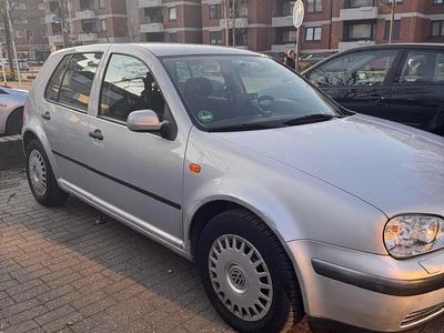 Second-hand VW Golf III 75 CP (55 kW) 1998 Argintiu Berlinǎ