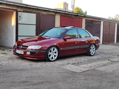Rot Gebraucht 1997 Opel Omega Limousine | 7.000 €