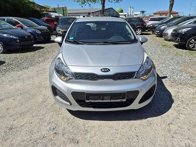 Second-hand Kia Rio DREAM-TEAM Edition 109 CP (80 kW) 2014 Argintiu Berlinǎ