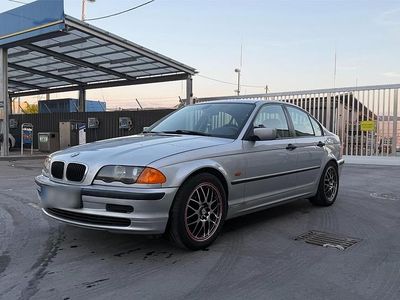 Usata BMW 318 118 CV (86 kW) 2000 Argento Berlina