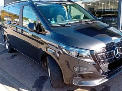 Gebraucht Mercedes V220 Style 163 PS (119 kW) 2025 Schwarz Van / Kleinbus