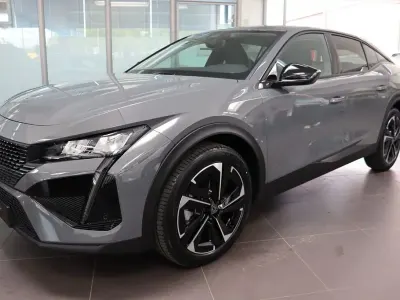 Neu Peugeot 408 Allure 144 PS (105 kW) 2026 Grau SUV