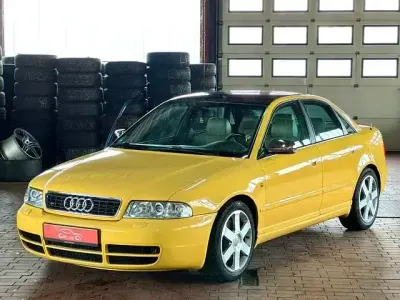 Używany Audi S4 Sport 390 KM (286 kW) 1998 Żółty Sedan/Limuzyna