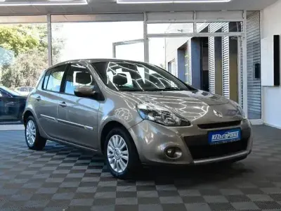 Gebraucht Renault Clio Dynamique 75 PS (55 kW) 2011 Gold Limousine