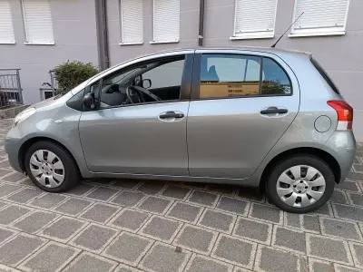Gebraucht Toyota Yaris 101 PS (74 kW) 2009 Silber Kleinwagen