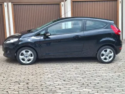 Gebraucht Ford Fiesta Trend 82 PS (60 kW) 2011 Schwarz Kleinwagen