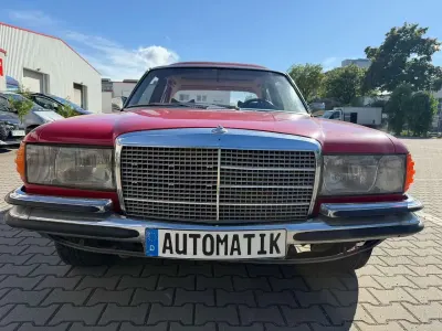 Używany Mercedes 350 SE 109 KM (80 kW) 1977 Czerwony Sedan/Limuzyna