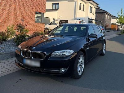 Usata BMW 530 Sport Line 258 CV (189 kW) 2012 Nero Station wagon
