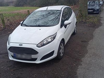 Gebraucht Ford Fiesta 65 PS (47 kW) 2014 Weiß Kleinwagen