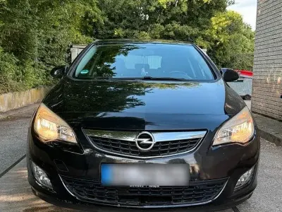 Gebraucht Opel Astra 165 PS (121 kW) 2011 Schwarz Limousine