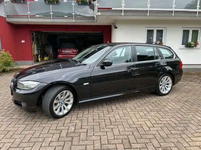 Gebraucht BMW 330 Exclusive 245 PS (180 kW) 2011 Schwarz Kombi