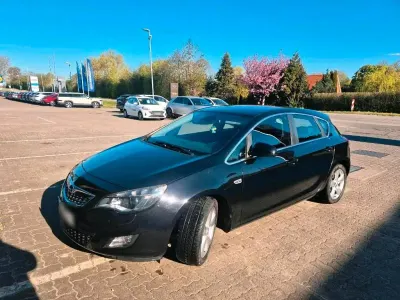 Gebraucht Opel Astra 116 PS (85 kW) 2010 Schwarz Kleinwagen