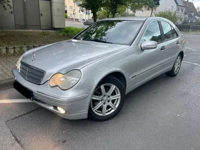 Gebraucht Mercedes C220 Classic 143 PS (105 kW) 2002 Silber Limousine