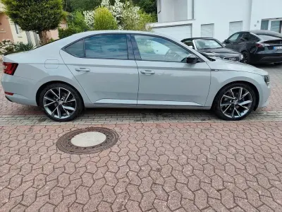 Gebraucht Skoda Superb SportLine 179 PS (131 kW) 2018 Grau Limousine