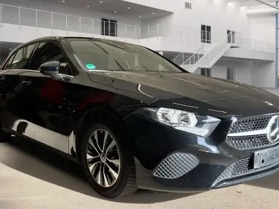 Second-hand Mercedes A180 116 CP (85 kW) 2023 Negru Berlinǎ