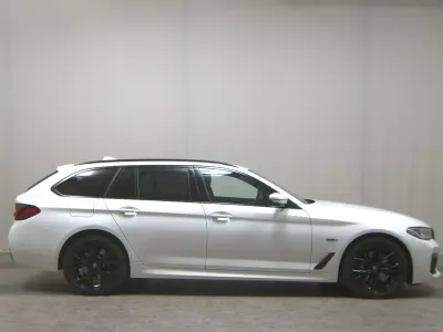 Gebraucht BMW 530e M Sport 292 PS (214 kW) 2022 Weiß Kombi