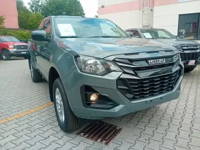 Neu Isuzu D-Max 163 PS (119 kW) 2026 Grau Pickup