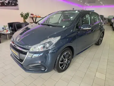 Gebraucht Peugeot 208 Active 99 PS (72 kW) 2015 Grau Kleinwagen