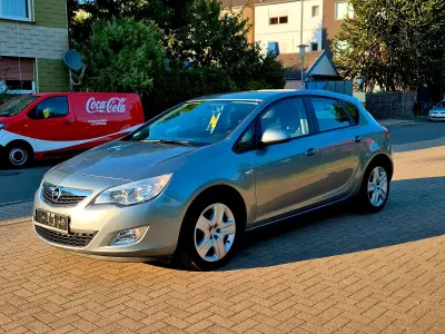 Gebraucht Opel Astra 101 PS (74 kW) 2010 Grau Limousine