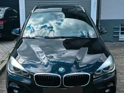 Gebraucht BMW 220 Gran Tourer Sport Line 190 PS (139 kW) 2016 Schwarz Van / Kleinbus