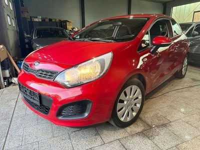 Gebraucht Kia Rio Edition 7 86 PS (63 kW) 2012 Rot Limousine