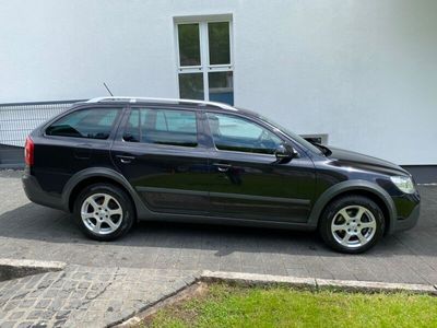 gebraucht Skoda Octavia 2.0 TDI DSG 4x4 Scout Combi