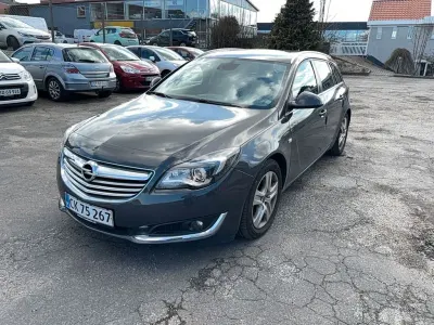 Begagnad Opel Insignia Innovation 140 HK (102 kW) 2014 Blå Kombi