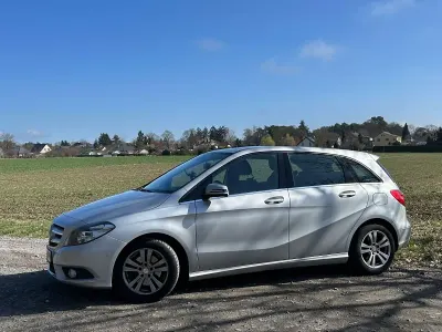 Gebraucht Mercedes B200 156 PS (114 kW) 2013 Silber Kleinwagen